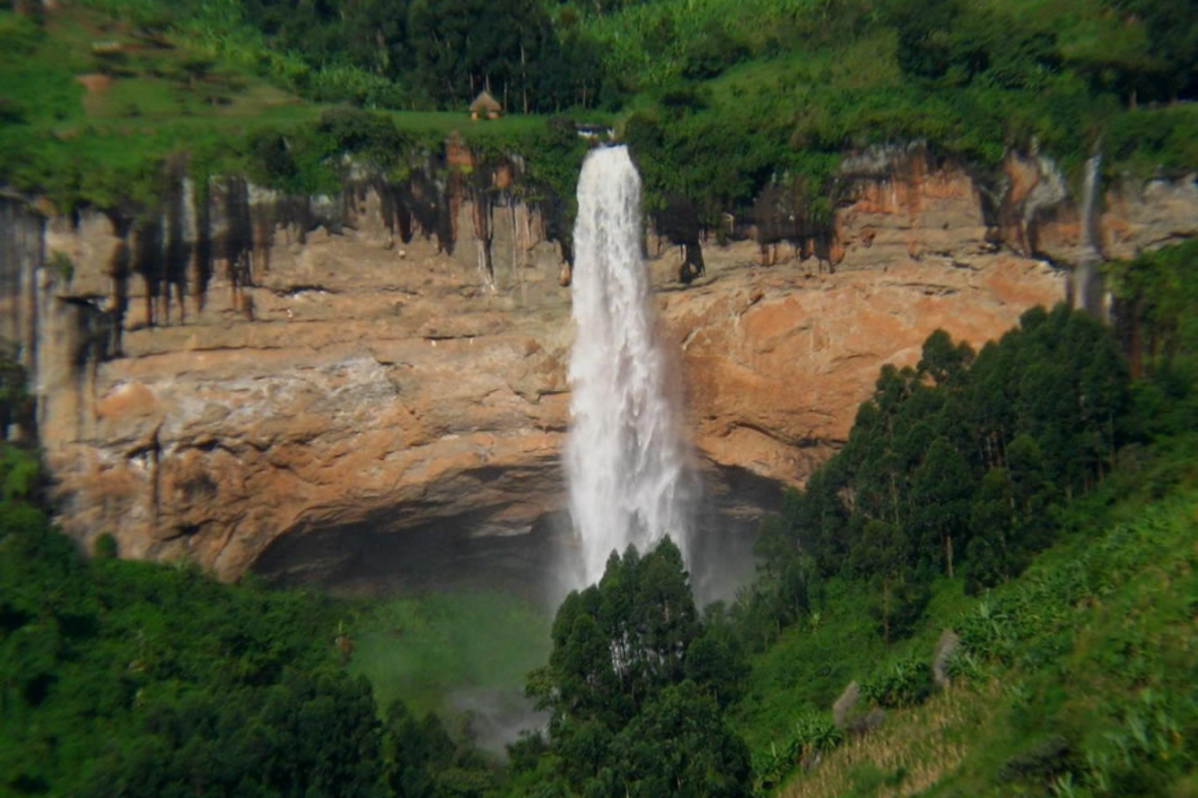 Zdroj vody z vodopádů Sipi Falls Zdroj vody z vodopádů Sipi Falls